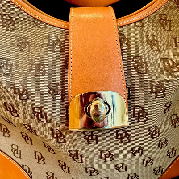 GORGEOUS VINTAGE DOONEY IN EXCELLENT CONDITION WAITING FOR YOU! - Picture 2 of 16